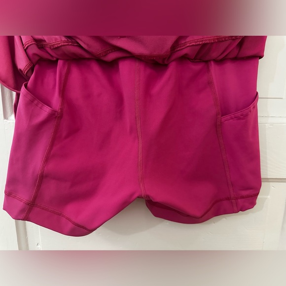 Lululemon Nulu Twist-Back Tank and Hotty Hot High-Rise Skirt Sz 4 Outfit - Picture 11 of 12